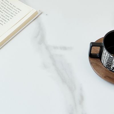 Εικονικό γραφείο με προσαρμόσιμη πλάκα και ηλεκτρικό ανελκυστήρα